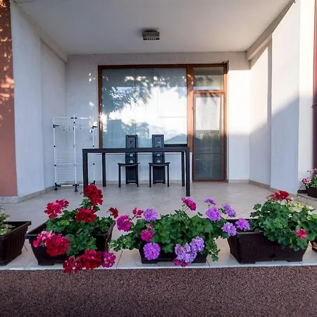 Red Apartament